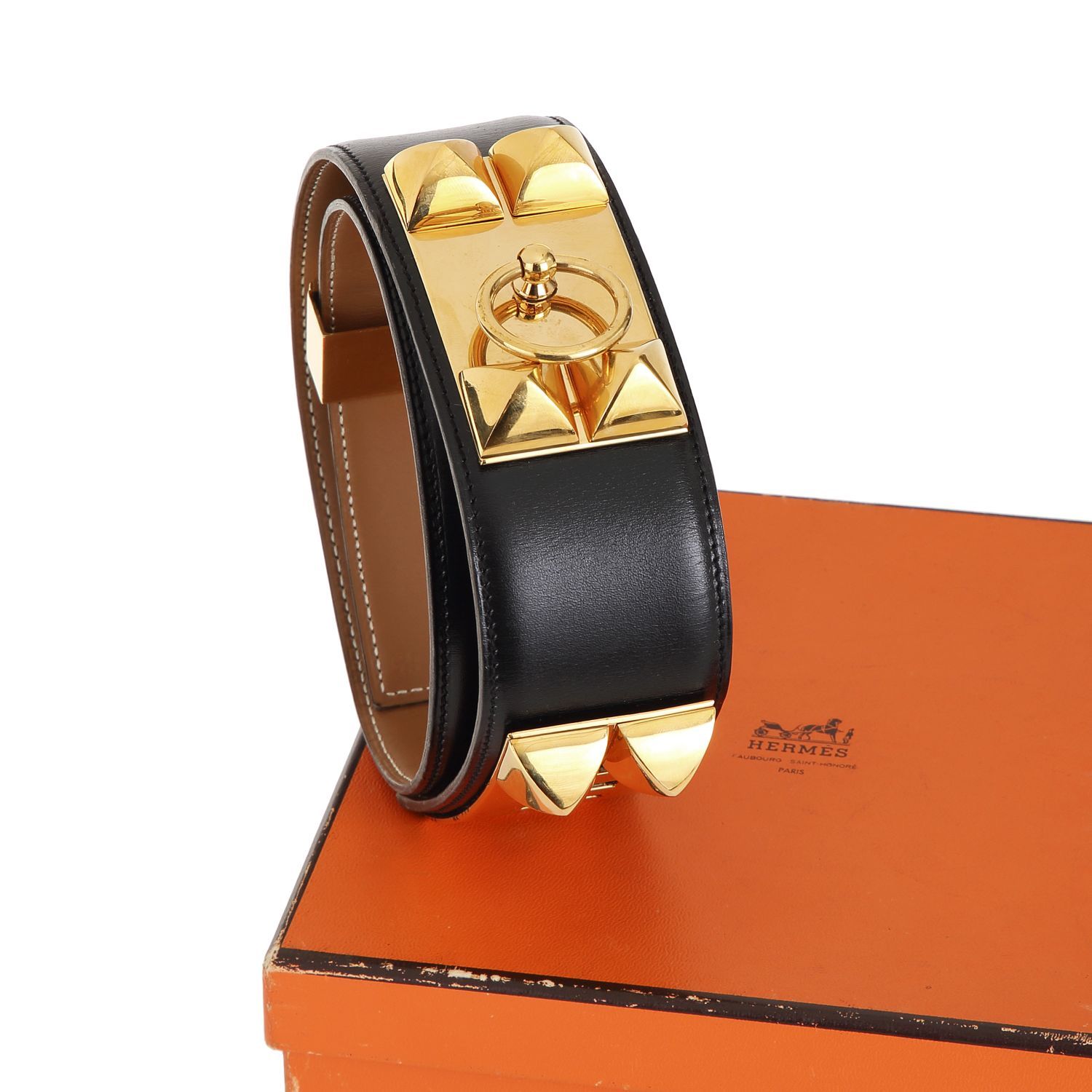 Null HERMÈS,
Médor belt in black box calfskin with gold-plated jewelry
Closing b&hellip;