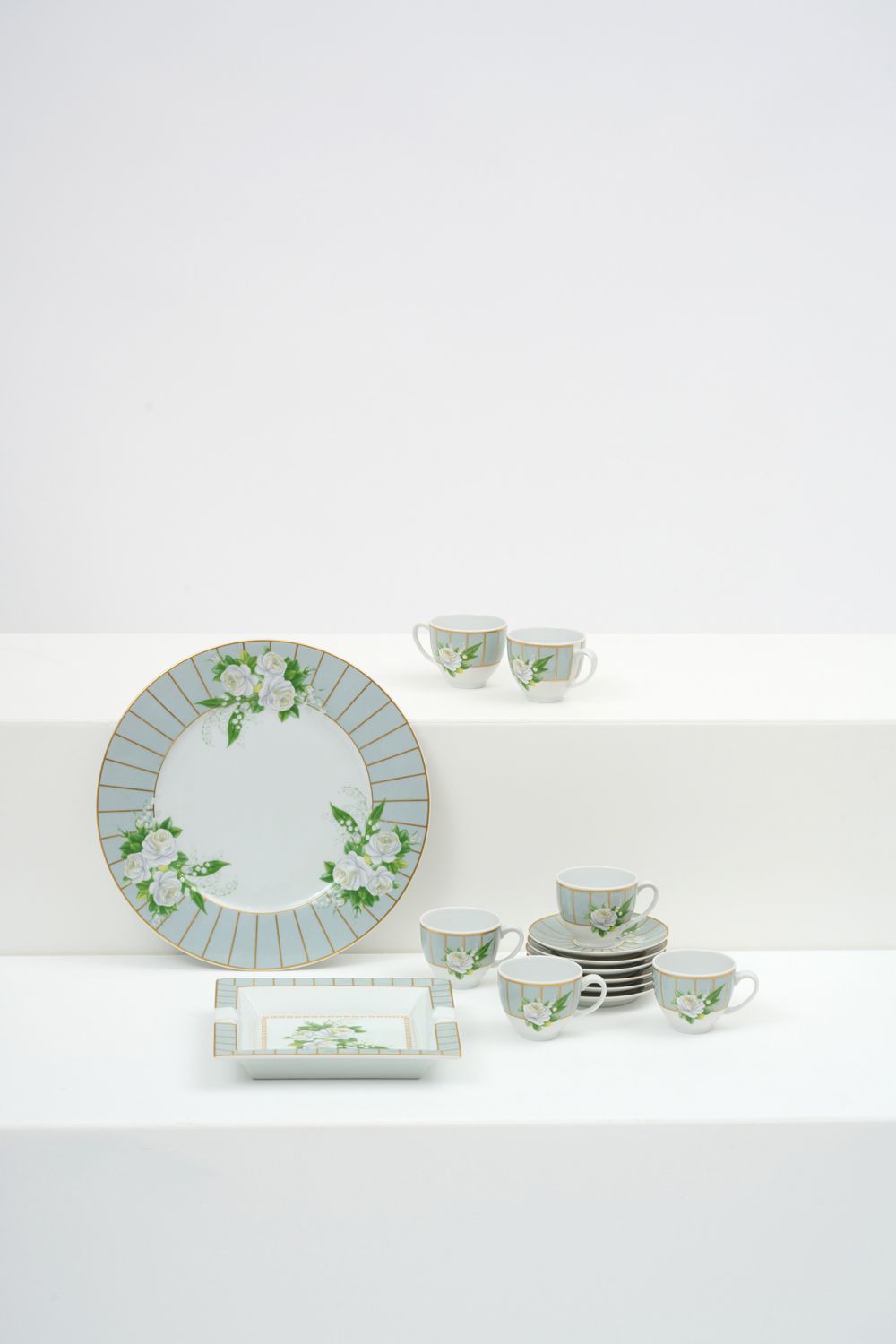 Null CHRISTIAN DIOR MAISON 
Limoges porcelain coffee set decorated with white ro&hellip;