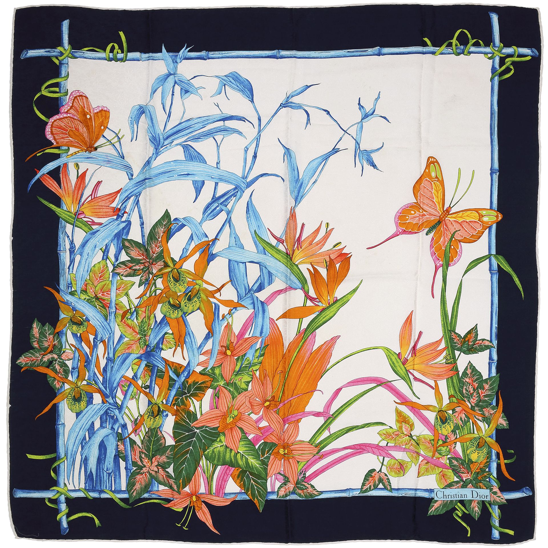 Null Christian DIOR、
珍珠效果的丝绸方块，白色背景和花卉图案，以午夜蓝色为框架
状况非常好
83,5 x 83 cm