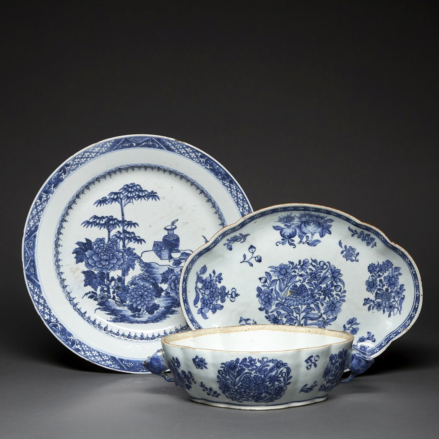 Null SUITE OF THREE PIECES
in porcelain and blue-white enamels, including a terr&hellip;