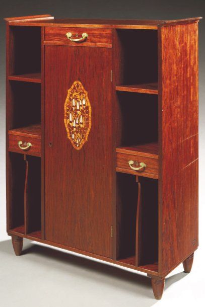 Louis MAJORELLE (1859-1926) Élégant meuble de rangement en placage de palissandr&hellip;