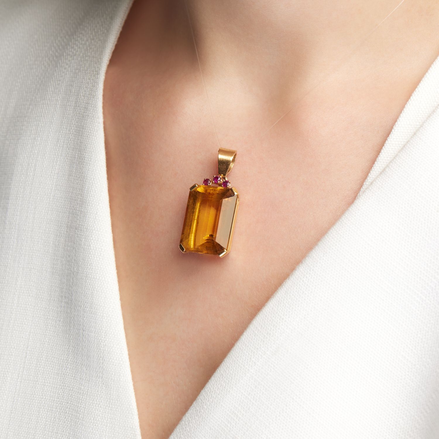 Null YEARS 1970
CITRINE PENDANT
This pendant is set with a large rectangular cit&hellip;