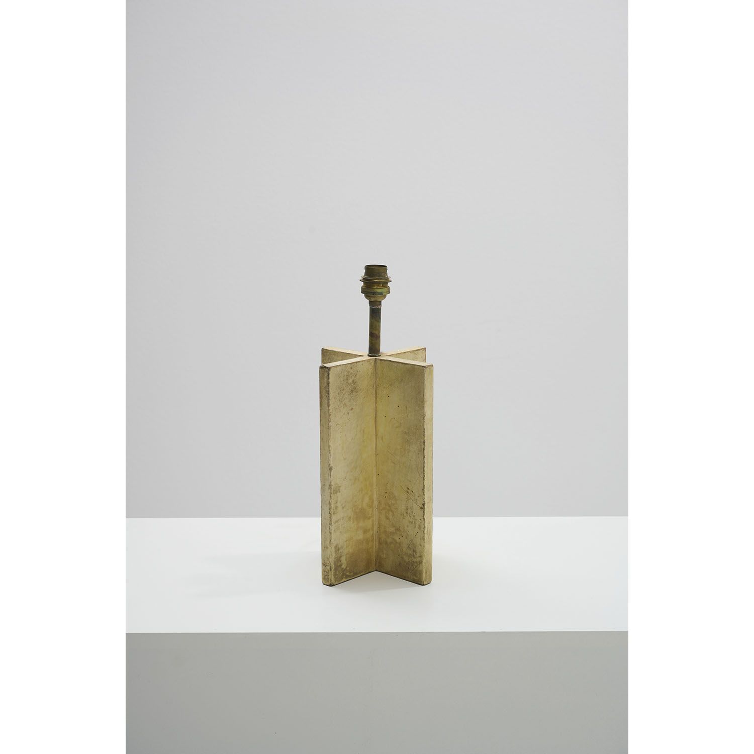 Null JEAN-MICHEL FRANK (1895-1941) 
Cruciform lamp base in wood, entirely sheath&hellip;