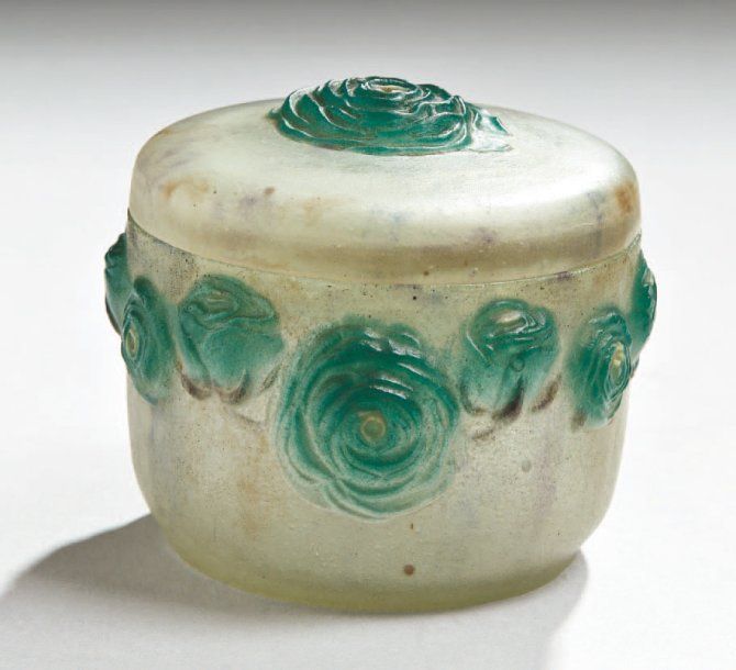 Gabriel ARGY-ROUSSEAU (1885-1953) Petite boîte circulaire en pâte de verre satin&hellip;
