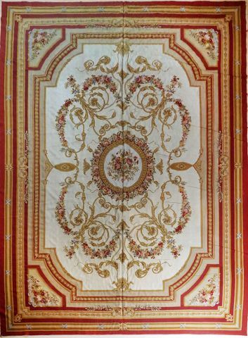 Null French Sino-Aubusson carpet decorated with roses and a medallion in its cen&hellip;