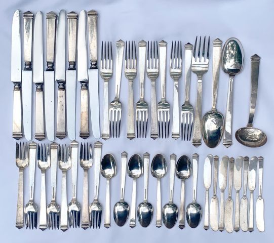 Null TIFFANY CO

Tiffany Co Hampton silver cutlery set for 8 people, including 8&hellip;