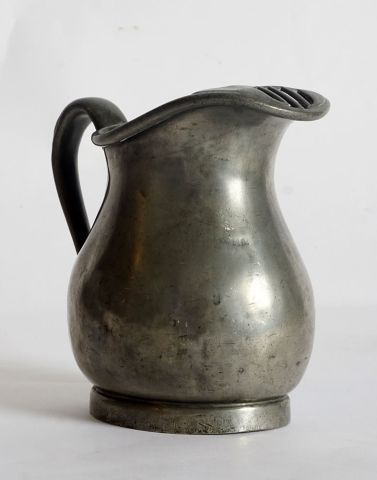 Null A 19th century Quebec creamer in pewter, the base marked "Montreal"

H: 15c&hellip;