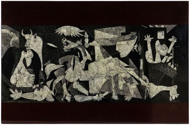 Null D'Après Pablo PICASSO (1881-1973)

"Guernica"

Coquille d'oeuf et poussière&hellip;