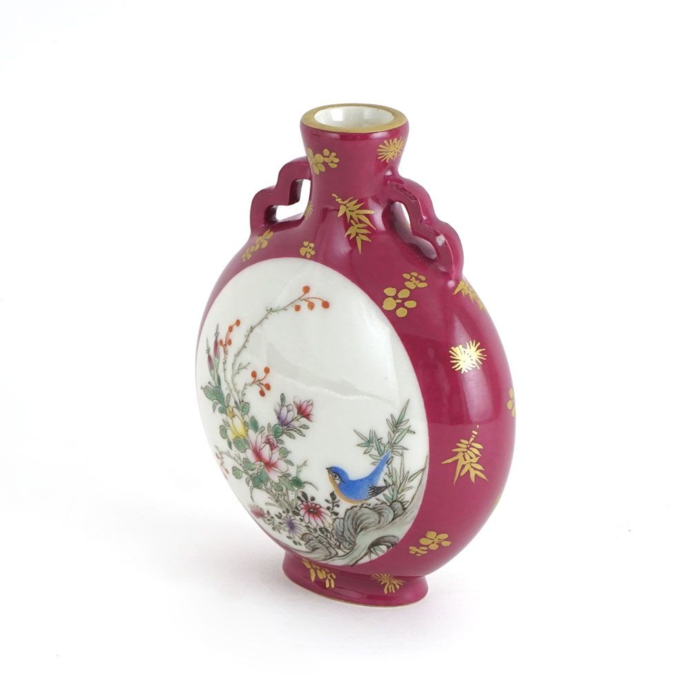 Null 粉红色的家庭

汴湖玫瑰花瓶，饰以鸟园。容城统治时期的标志。 

高度：12厘米或8 1/4英寸。