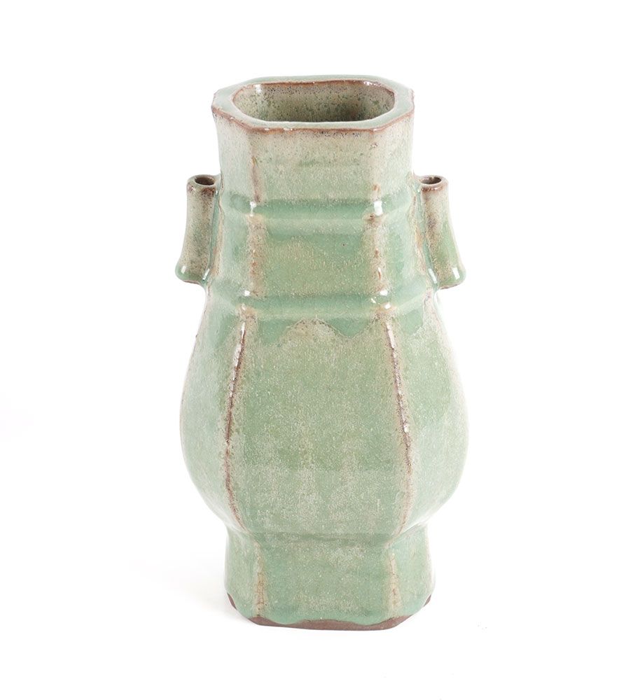 Null CHINE / CHINA 



A celadon glazed dual ear ritual vase. 



Height : 23cm &hellip;