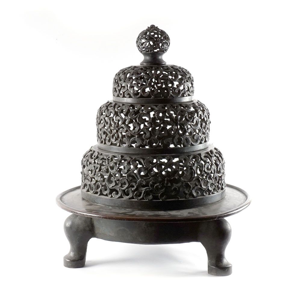Null PÉRIODE QING / QING PERIOD

Bronze incense burner or brazier, the tripartit&hellip;