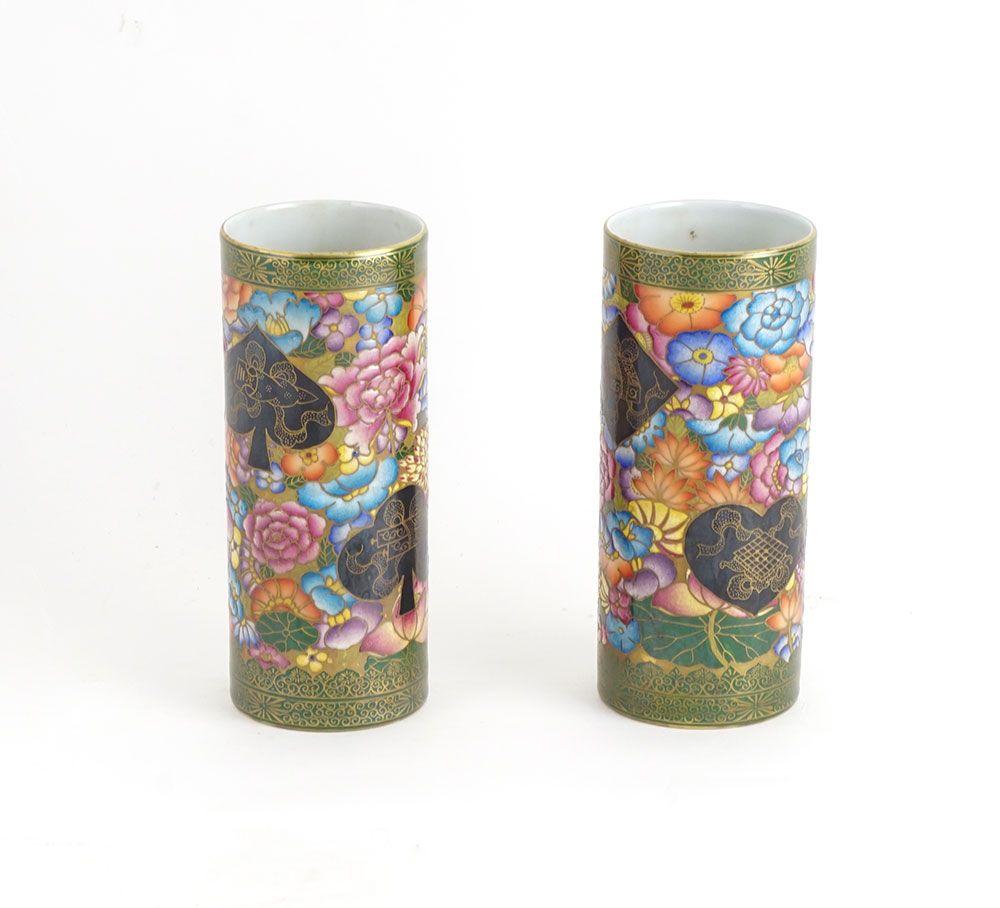 Null FAMILLE ROSE



Pair of Famille Rose vases with Mille-Fleurs decorations, w&hellip;