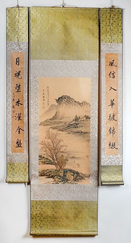 Null 中国学校(école chinoise)

一套三个纸质墨卷，装在一个盒子里。20世纪初。

最长的是: 
196.85 x 59.7
77 1/2 &hellip;