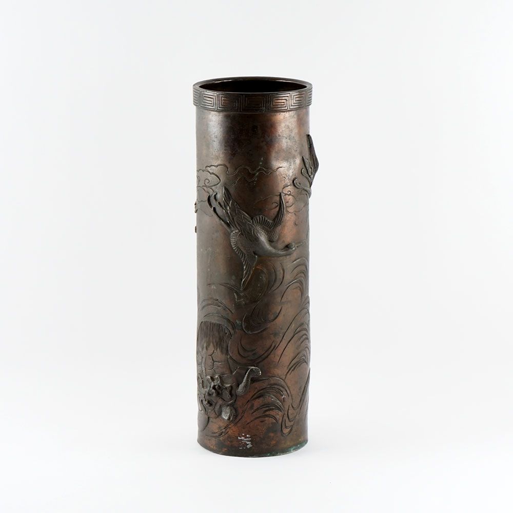 Null PÉRIODE MEIJI / MEIJI PERIOD 



Vase cylindrique en bronze, à décor de gru&hellip;