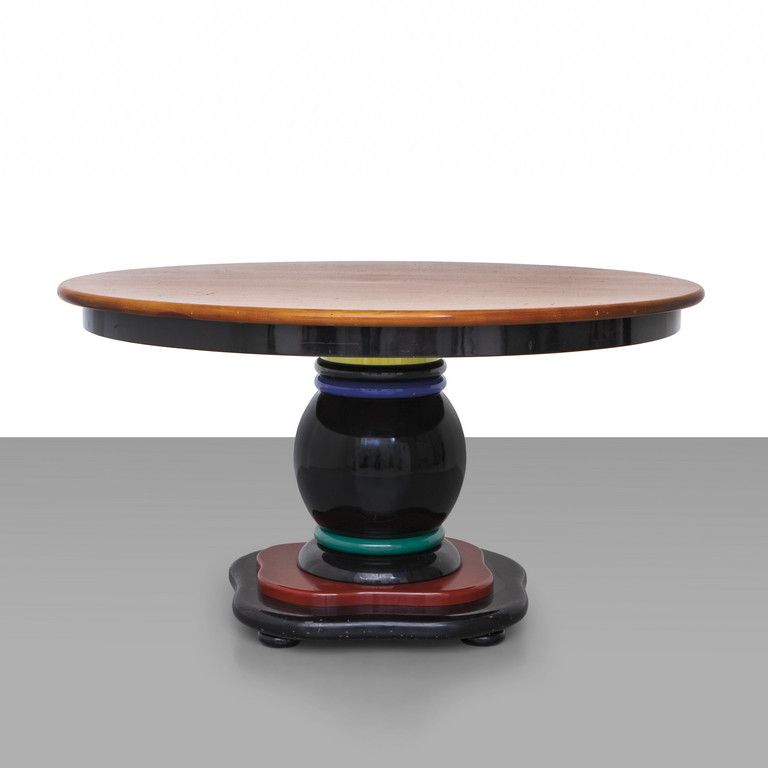 TAVOLO Table 80's in treated ash wood and polyester lacquered wood
diam.Cm.140xh&hellip;