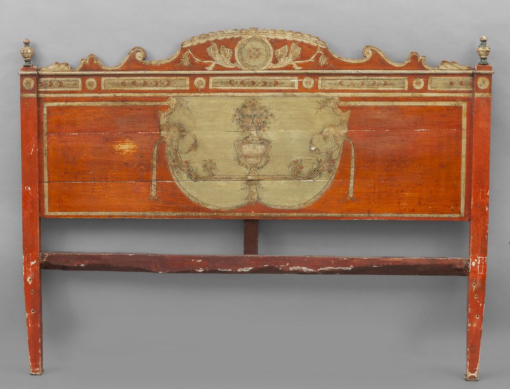 OGGETTISTICA Cabecero de madera lacado en rojo y oro
cm. 180x h. 138