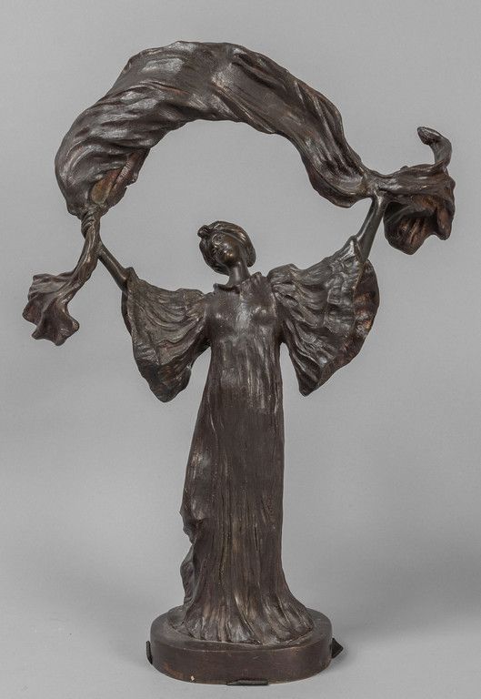 OGGETTISTICA 二十世纪初，年轻女子披着自由女神的青铜雕塑
h.Cm.48