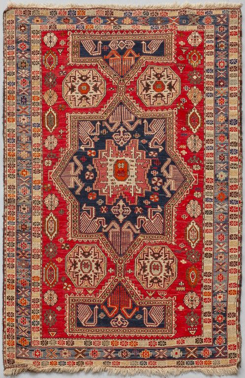 TAPPETO Caucasian rug with central medallion
cm. 118x182
