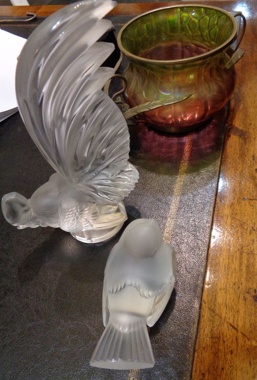 OGGETTISTICA Vase en verre opalescent monté en métal doré un coq et un oiseau en&hellip;