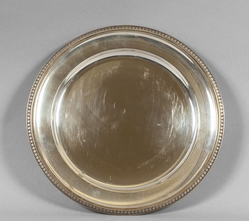 OGGETTISTICA Round silver dish with edge decorated with palmettes
diam.Cm.29 gr.&hellip;