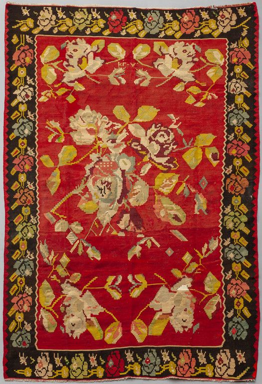 TAPPETO 大地毯，红底，有玫瑰装饰和深色边框，A.LK sec.XX
cm. 205x300