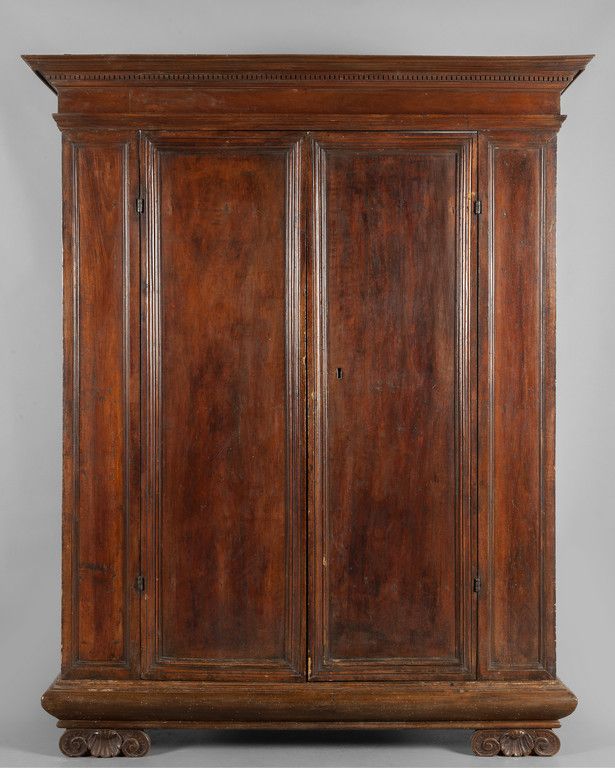 Armadio Luigi XIV in noce a due ante, Toscana Louis XIV wardrobe in walnut with &hellip;