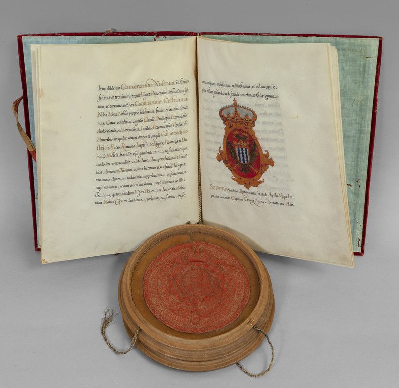 Grande ceralacca da investitura entro il suo 木箱中的大型财产封存蜡，附有日期为奥地利1629年的红色天鹅绒装订卷
&hellip;