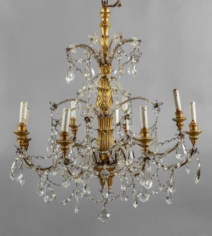 Lampadario in stile Luigi XVI a otto luci in 路易十六时期的吊灯，八盏灯，精雕细琢，镀金的木头，丰富的水晶装饰，19&hellip;