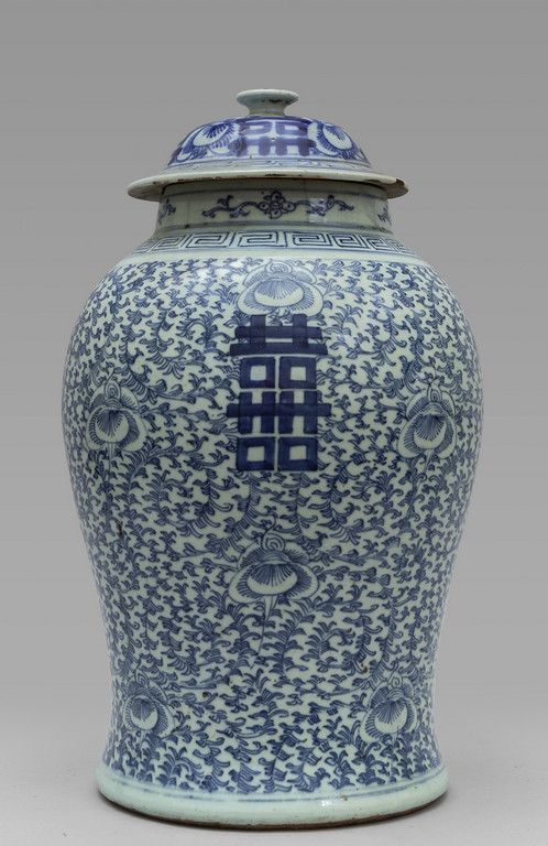 Potiche con coperchio in porcellana di Cina 中国瓷器带盖白瓷和蓝瓷的装饰，19世纪
h.Cm.45