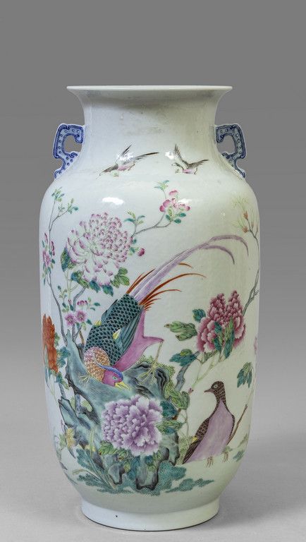 Vaso in porcellana, decorazione con uccelli e 瓷器花瓶，装饰有鸟和花，20世纪初中国
h.Cm.32
