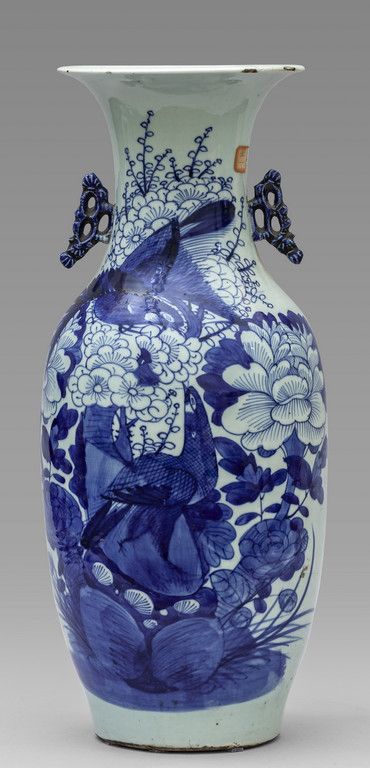 Vaso in porcellana di Cina bianca e blu decorato 中国青花瓷花瓶，装饰有花和鸟，19世纪末
h.Cm.56