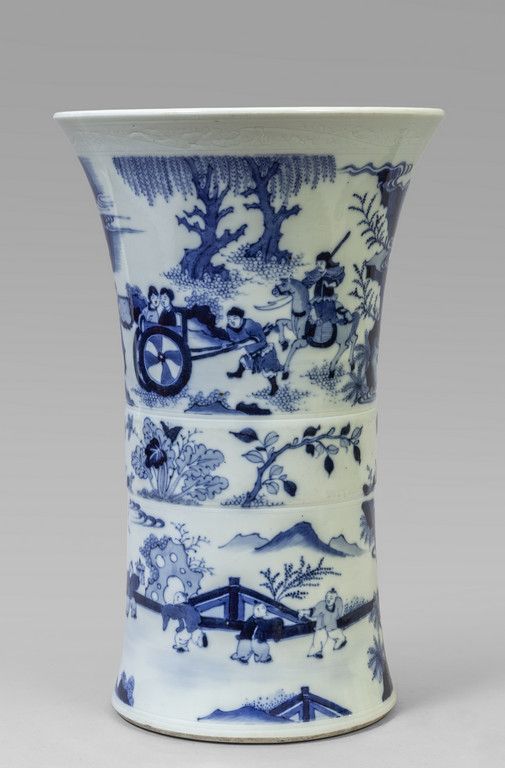 Vaso a tromba in porcellana bianca e blu, Cina Vase trompette en porcelaine bleu&hellip;
