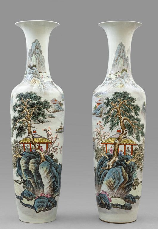 Coppia di grandi vasi in porcellana decorati in 一对多色装饰的大瓷瓶，中国 20世纪
h.Cm.184