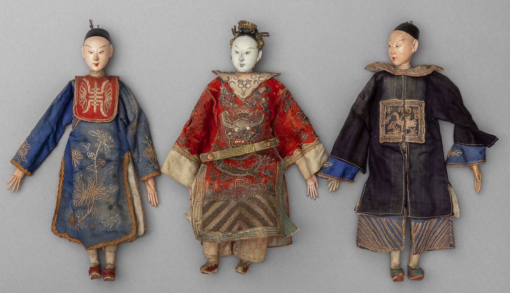 Tre figurine cinesi in terracotta, vestiti Tres figuras chinas de terracota, rop&hellip;