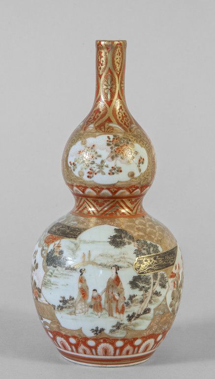 Vaso a forma di zucca in porcellana a fondo oro, Vase en porcelaine en forme de &hellip;