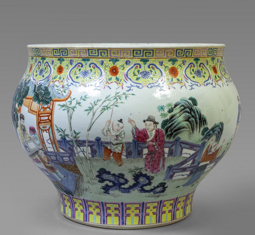 Cachepot in porcellana, decorazione con 瓷器罐，有政要的装饰，19世纪末
直径45厘米x高33