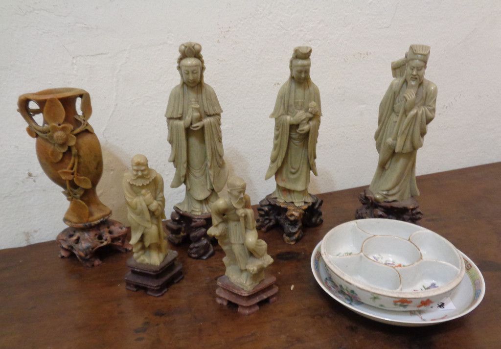Scatola magica con oggetti di arte orientale Magic box with oriental art objects