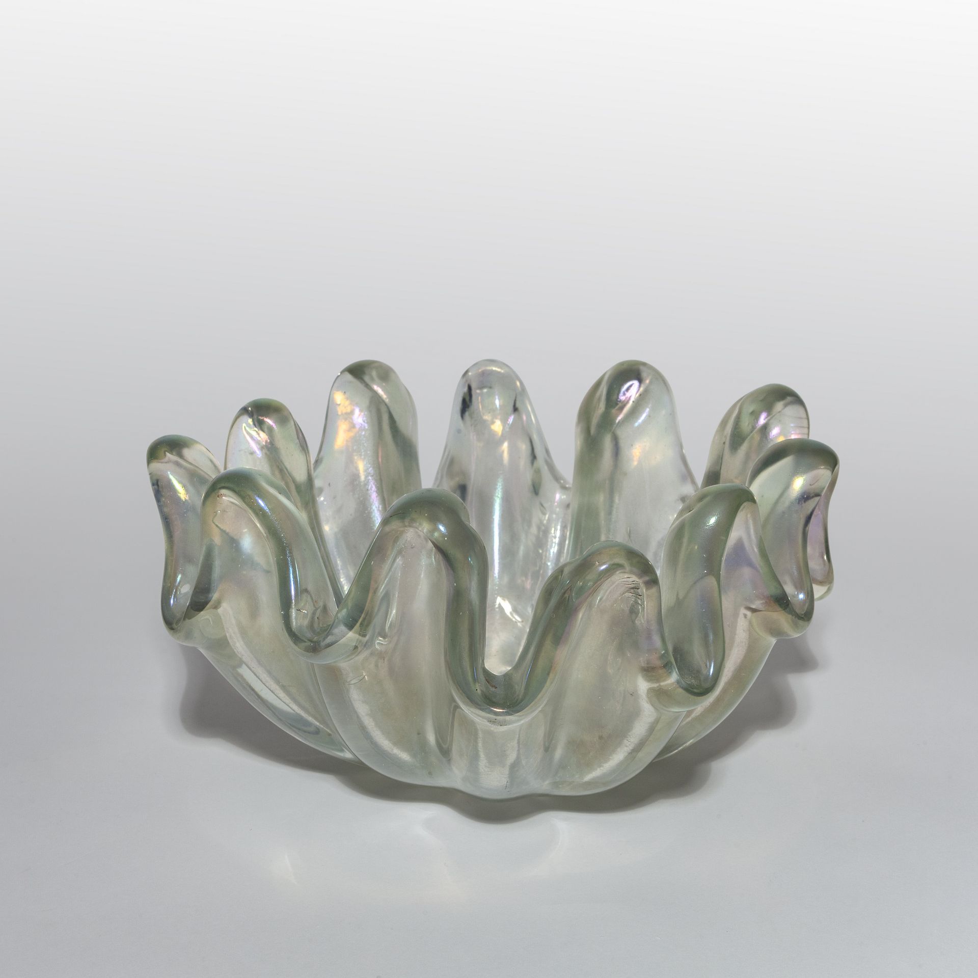 BAROVIER ERCOLE BAROVIER & TOSO ERCOLE BAROVIER & TOSO
贝壳状五彩水晶玻璃花瓶，有深
肋骨和明显的裂片，大&hellip;