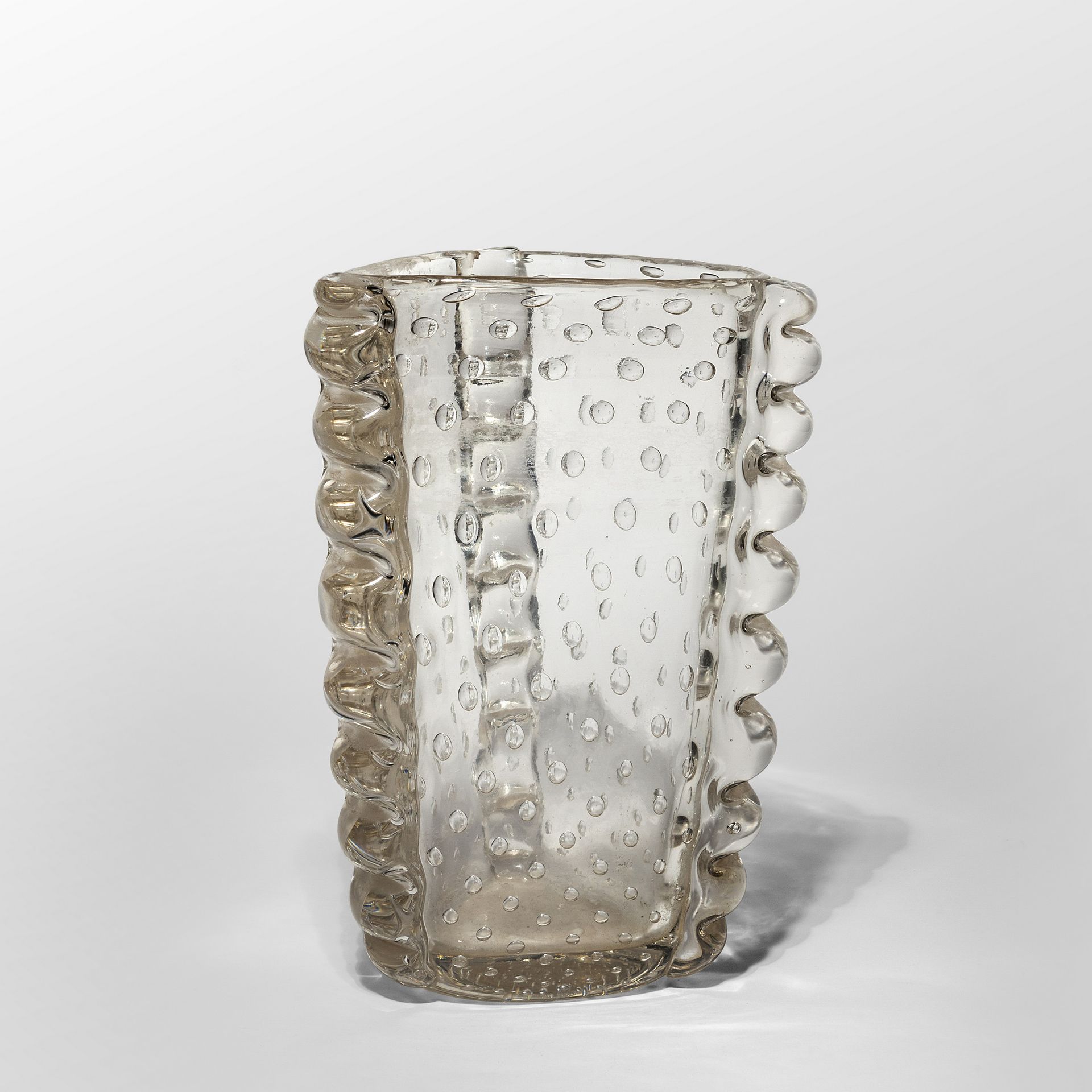 BAROVIER ERCOLE BAROVIER & TOSO ERCOLE BAROVIER & TOSO
一个透明的玻璃花瓶，横截面为三角形，应用了mori&hellip;