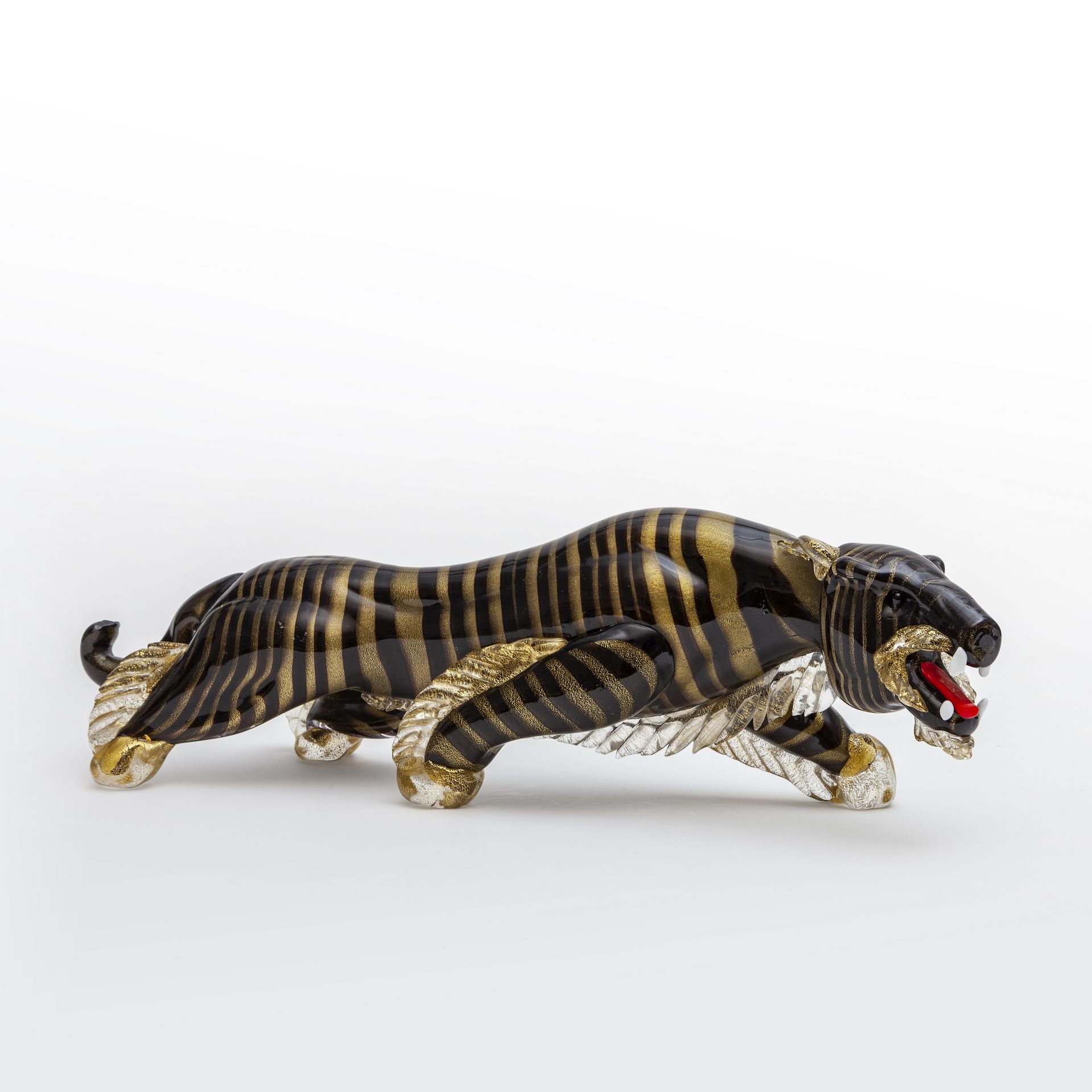 CENEDESE CENEDESE
Una gran figura de tigre de cristal con bandas negras y pan de&hellip;
