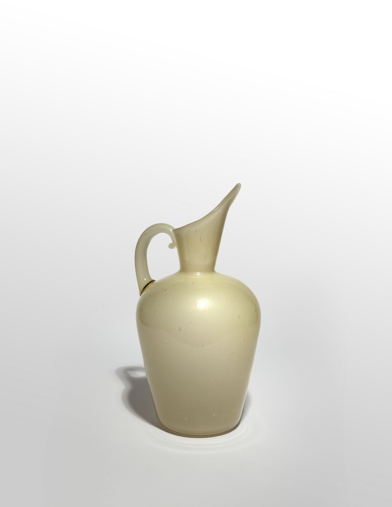 SEGUSO Archimède ARCHIMEDE SEGUSO

Un vaso a brocca in vetro opalino crema circa&hellip;
