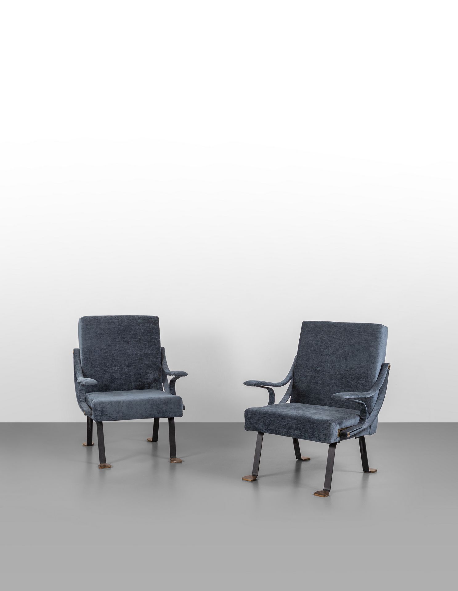 GARDELLA IGNAZIO IGNAZIO GARDELLA
两把 "Digamma "躺椅，由GAVINA公司于1957年制造。
钢结构铸造黄铜脚，天鹅&hellip;