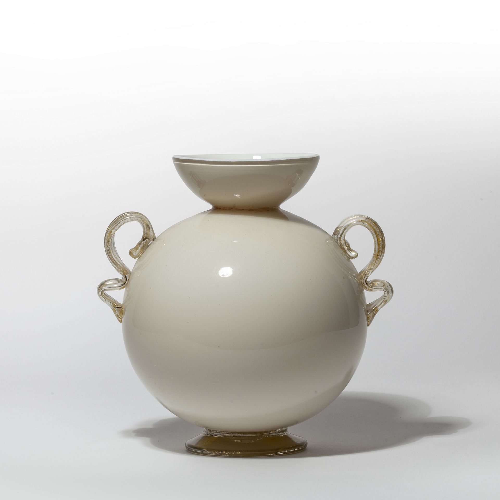 MARTINUZZI NAPOLEONE NAPOLEON MARTINUZZI ZECCHIN
A beige lacquered glass vase wi&hellip;