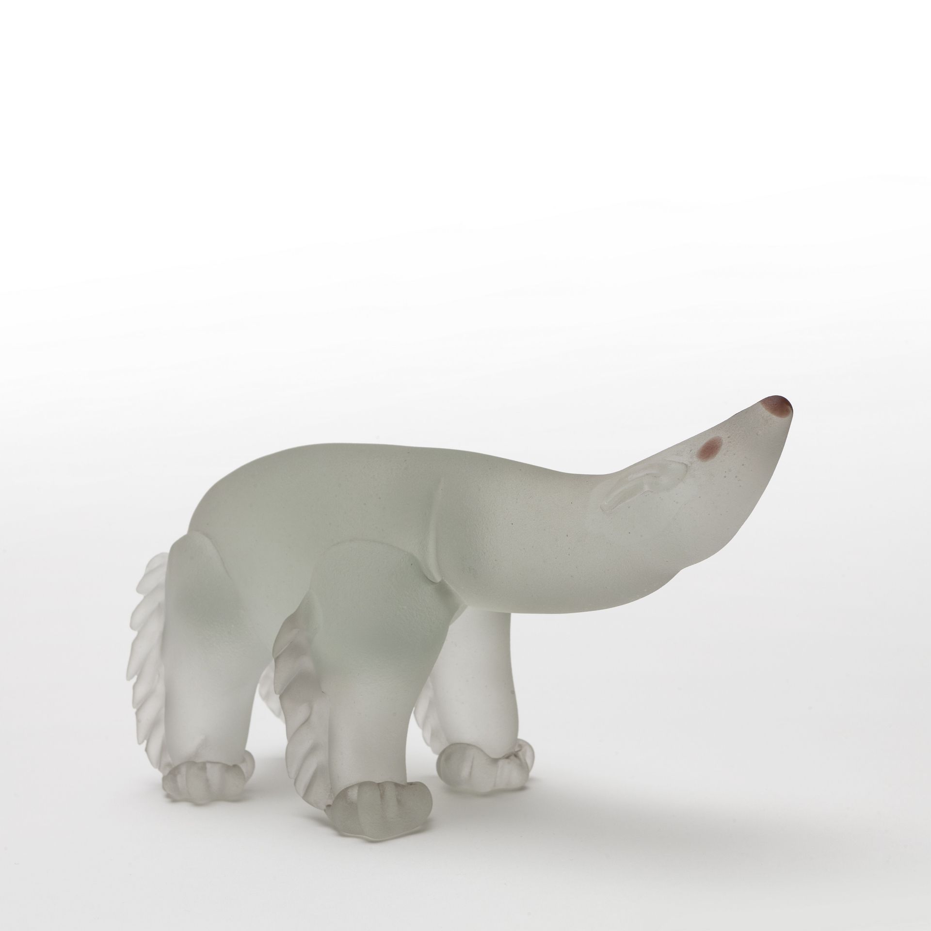 BAROVIER SEGUSO FERRO BAROVIER FOLLOWING IRON

约1933年的水晶蚀刻玻璃中的北极熊形象
高11.5厘米，长21厘&hellip;