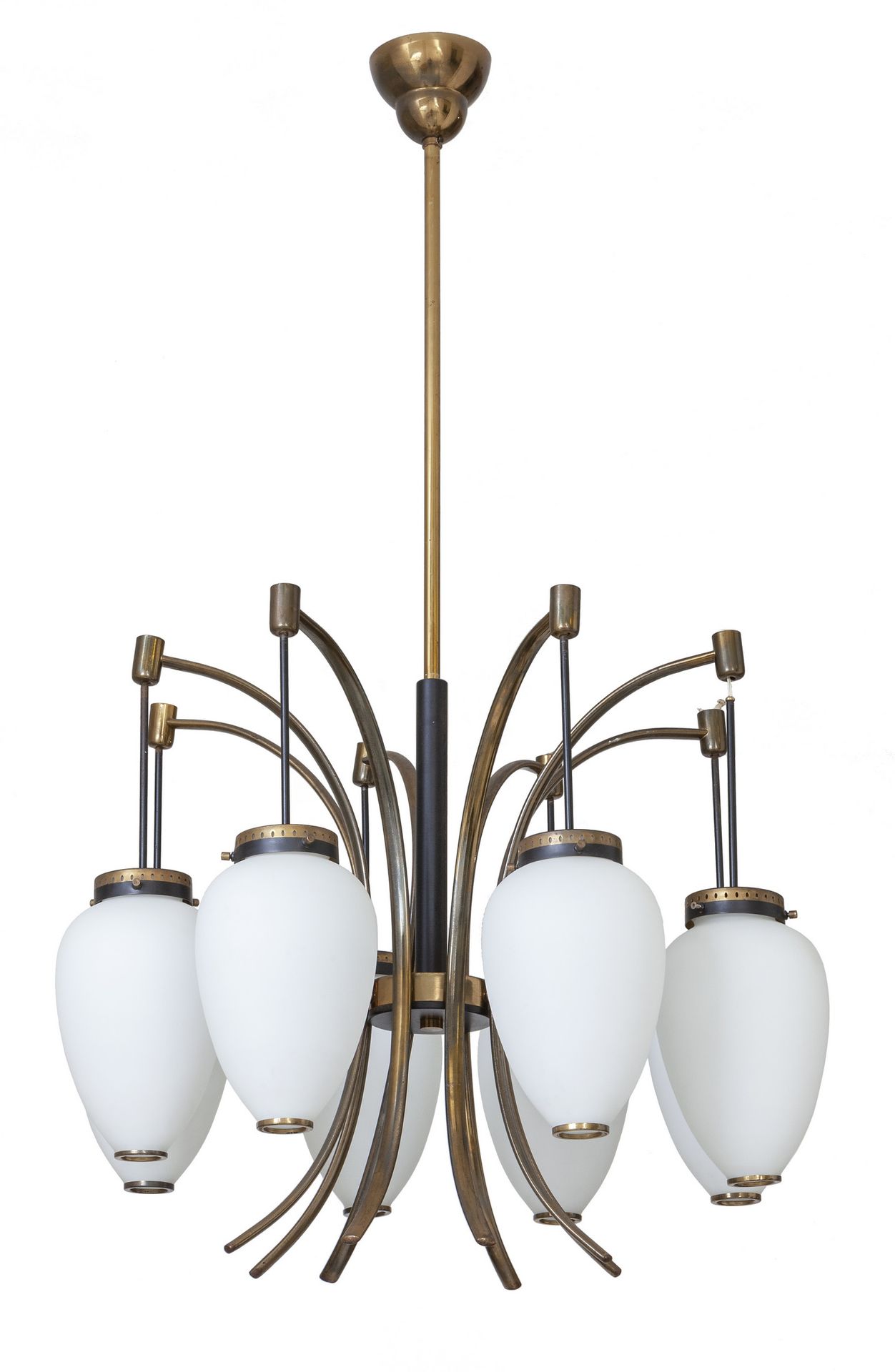 LAMPADARIO 60年代的灯具。
彩绘黄铜钢缎面乳白玻璃。
高度100厘米直径60厘米。