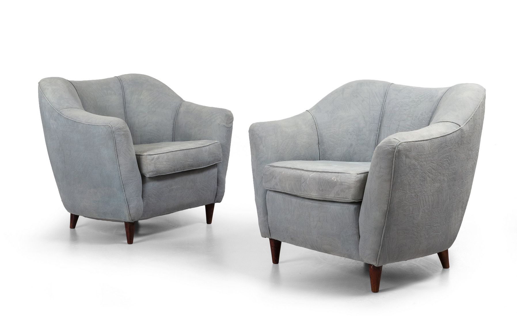 Poltrone 两把1950年代的扶手椅。
木制框架和腿，软垫部分
，用织物覆盖。
高度74厘米，宽度86厘米，深度82厘米。