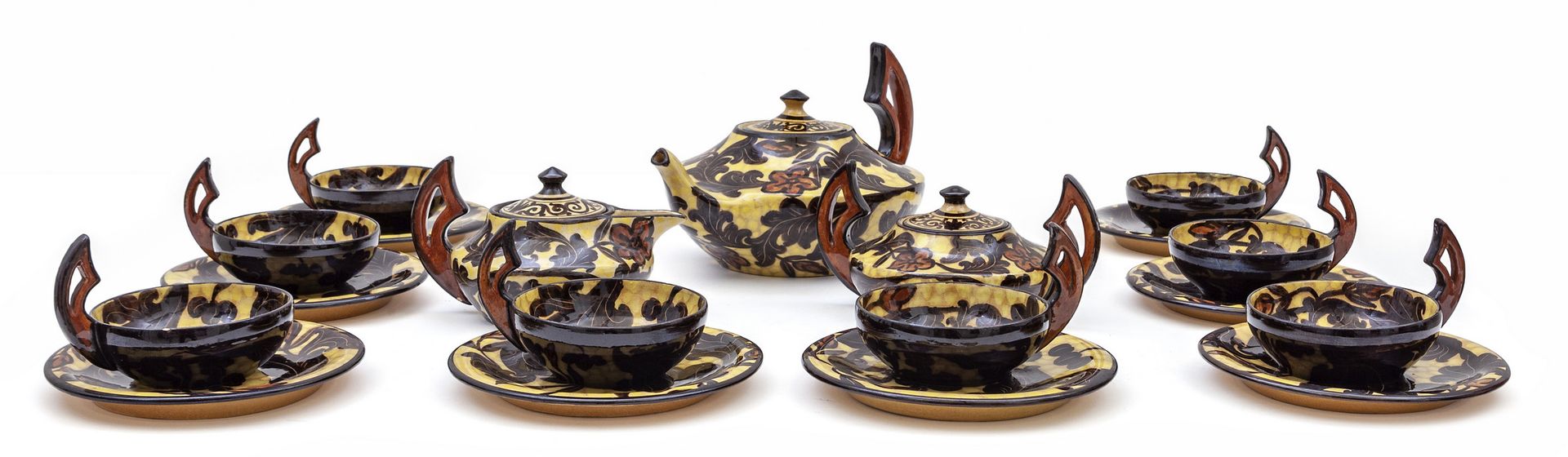 Alba Docilia ALBA DOCILIA Albisola
20世纪30年代的茶具。
由12个杯子、一个茶壶
、一个糖碗和一个牛奶壶组成。
手工装饰的&hellip;