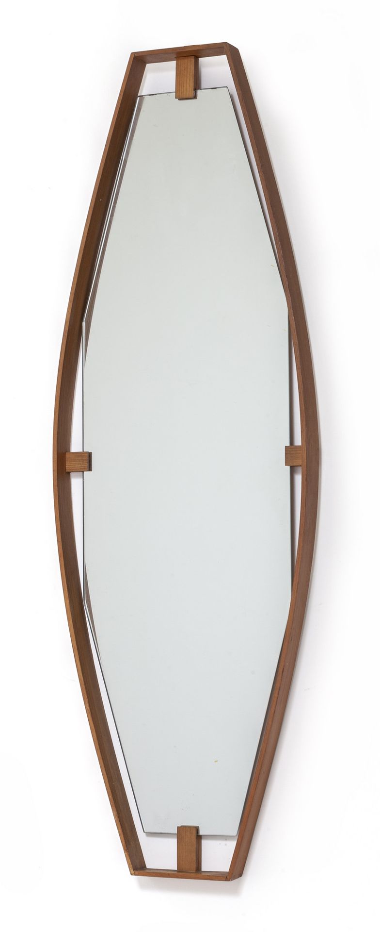 SPECCHIERA 一个60年代的壁镜。
柚木银色水晶。
Cm 100 x 33.