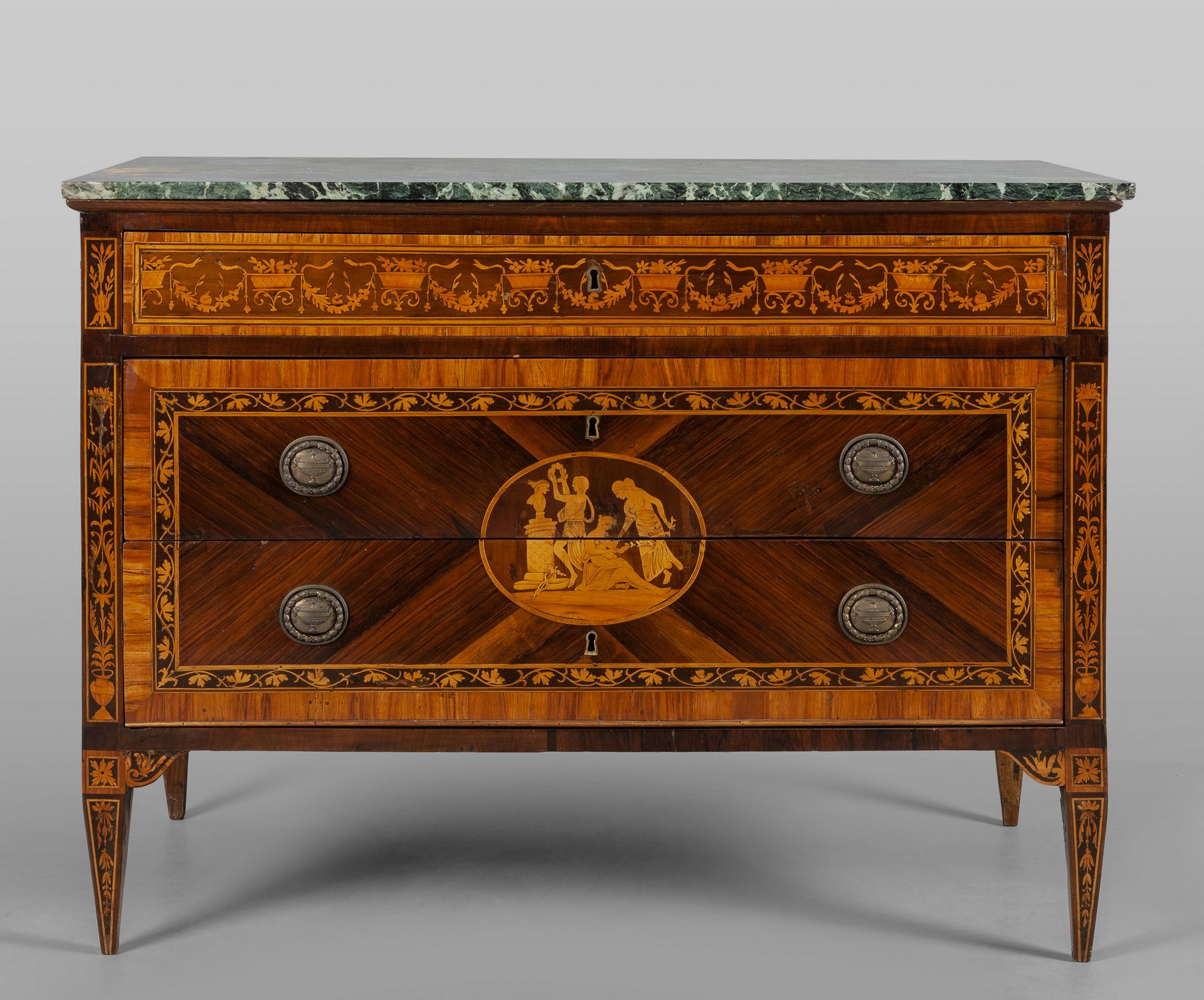 Comò Luigi XVI a due cassetti senza traverse e un Louis XVI dresser with two dra&hellip;