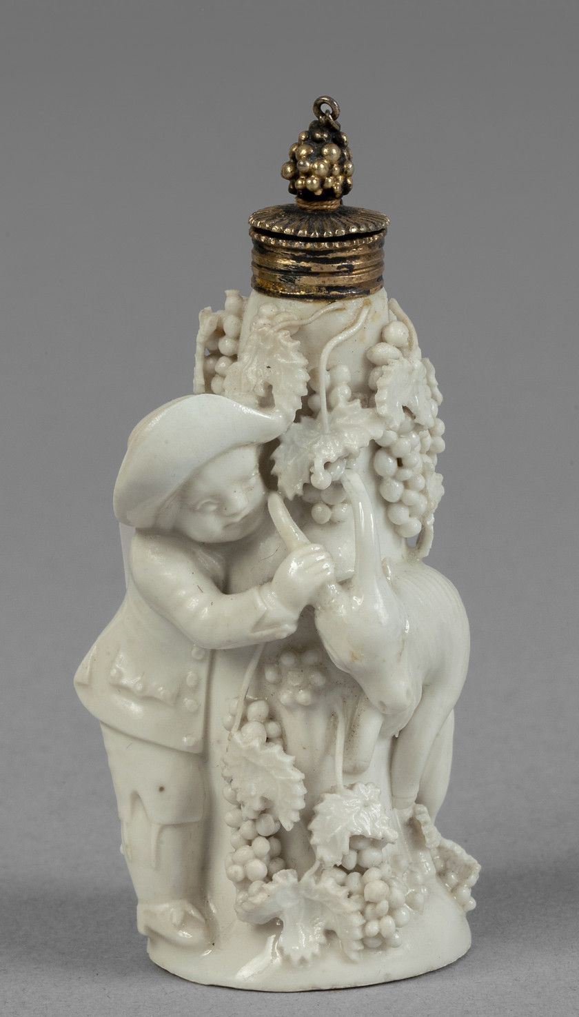Portaprofumo in porcellana bianca, montatura in 白瓷香水盒，银质底座，德国 18世纪
h.Cm.7,3